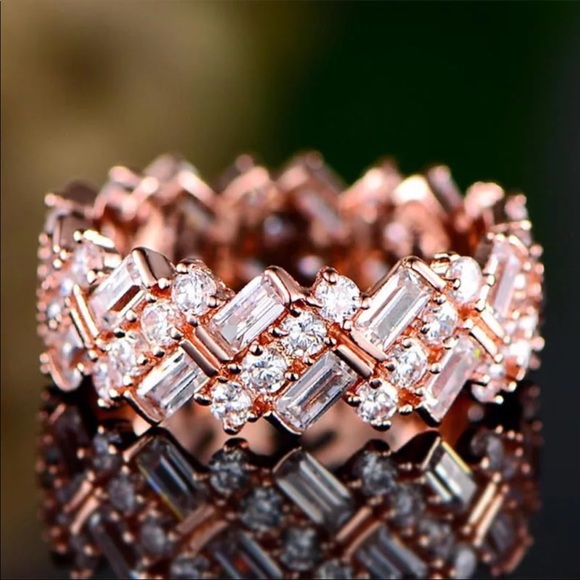 *NEW*18K Rose Gold Eternity Promise Diamond Ring - Picture 2 of 3